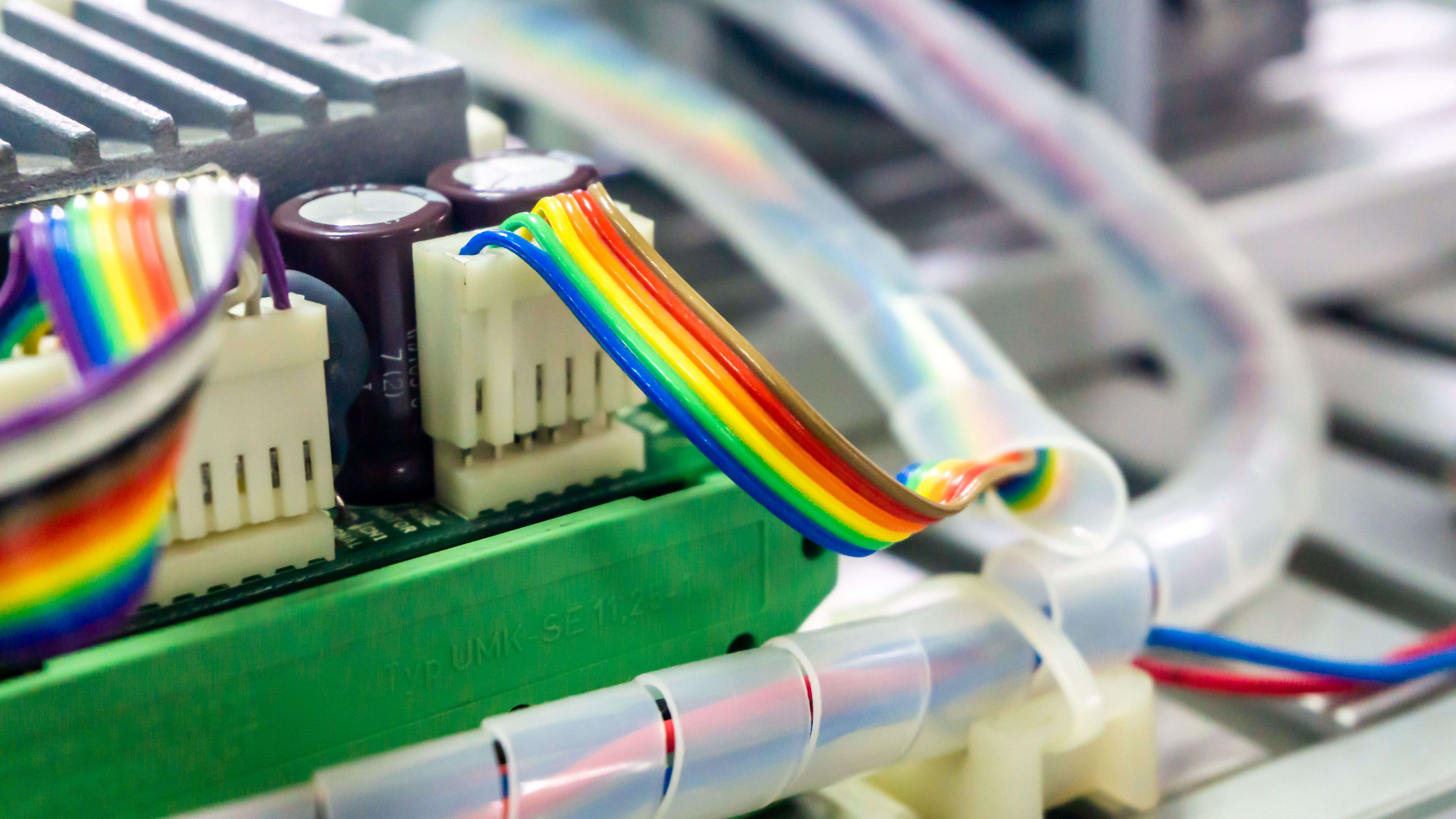 企业 | 博通发布51.2 Tbps 交换机 ASIC，正面挑战NVLink