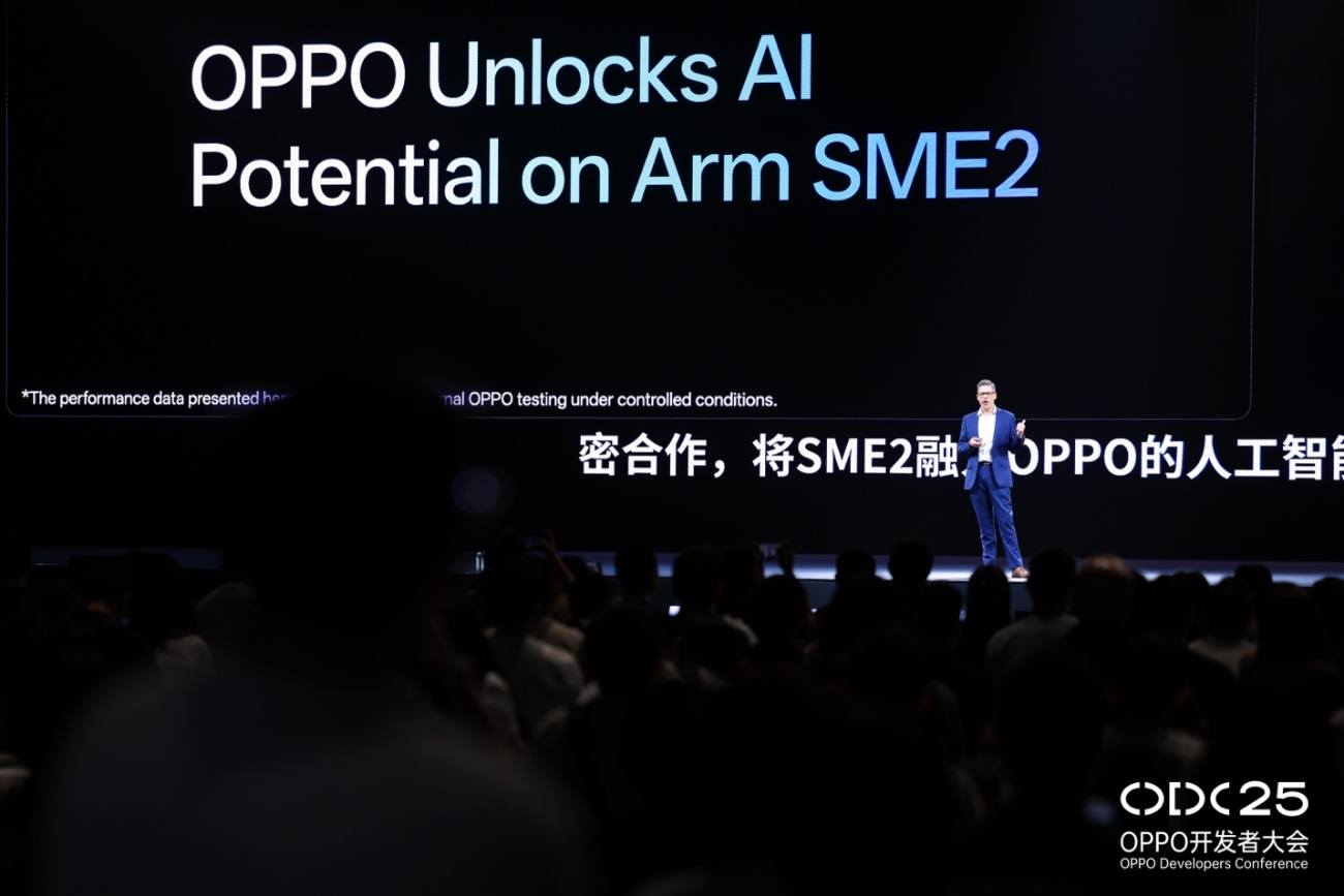 A person standing on a stage with a large screen behind him

AI-generated content may be incorrect.
